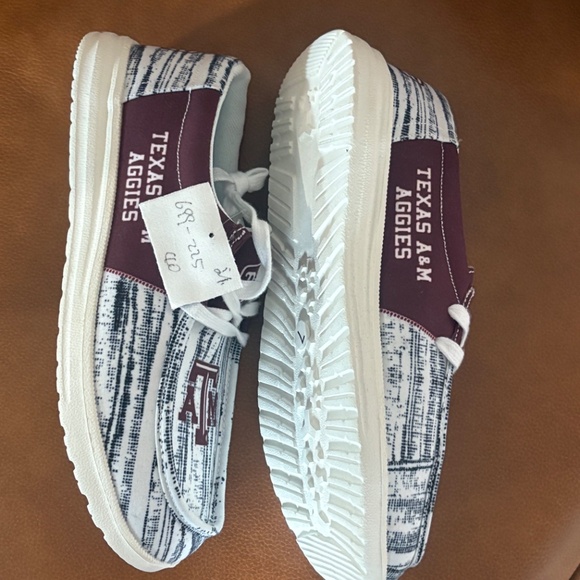 Texas A&M Aggies Hey Dude shoes - SZ 7 - Picture 4 of 7